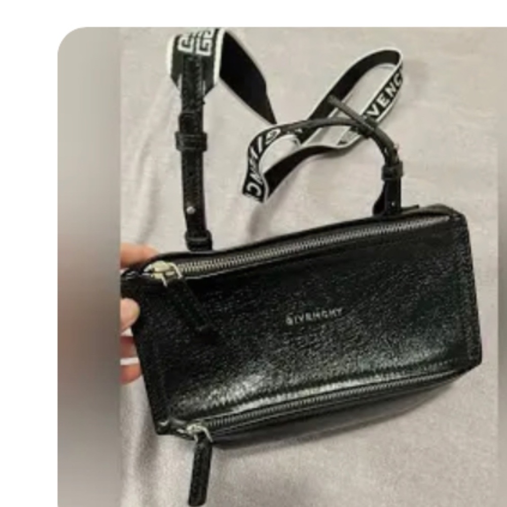 GIVENCHY PANDORA CROSSBODY MEDIUM BAG - PATENT LEATHER - No signs of wear.